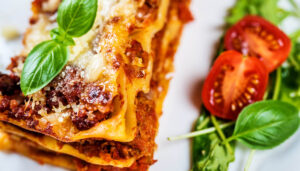 Lasagnabit-med-salat-og-oregano